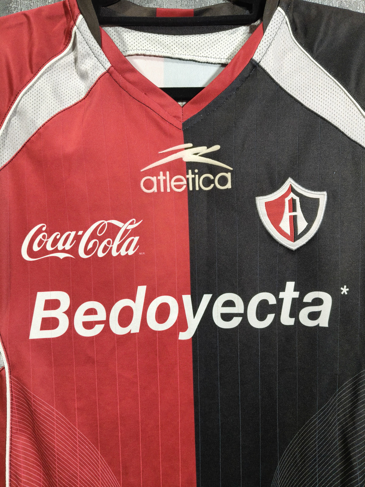 Jersey Atlas 2007 – frente de cerca con Bedoyecta y Coca-Cola